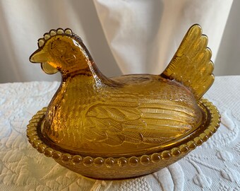 Vintage Amber Gold Glass Hen on Nest Dish. Indiana Glass Hen on Nest Bowl With Lid. Detailed Glass Chicken Dish. Trinket Box or Candy Dish.