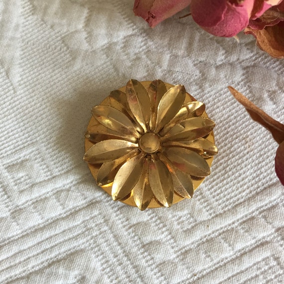 Vintage Gold Tone Scarf Ring. Choose One: Daisy De