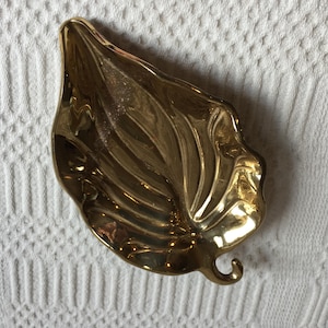 Vintage Brass Leaf Shaped Bowl Dish to Collect Trinkets or Dresser Pins. Great for a Man or Woman. Leaf shape with Curled Stem.