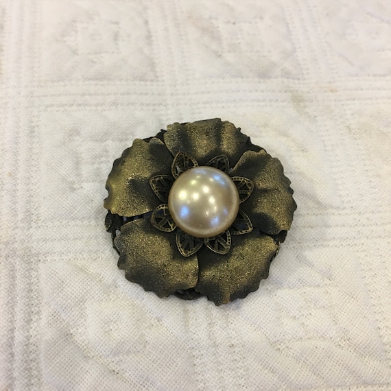 Vintage Brass Pearl Pin Brooch. Brass Flower With… - image 1