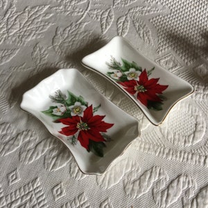 Vintage Poinsettia Pin Dishes. Set of Two Porcelain Plates With Winter Christmas Plants. Use As Dresser Dishes or on Table.