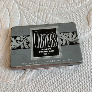 Tappetino per timbri silenziosi di Carter vintage, misura 1. Ottimo per un espositore da scrivania. Grigio con disegni vorticosi in bianco e nero.