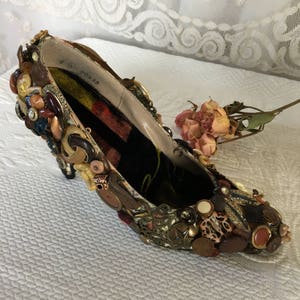 Handmade Button Jewelry High Heel Shoe. Dresser Accent to Hold Favorites.  Velvet Multi Color Cushion Insert. High Heel Button Shoe.
