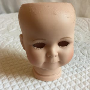 Vintage Westminster-poppenhoofd #7675. Poppenhoofd voor jongens of meisjes. Wenkbrauwen, wimpers en wat lipkleur, handgeschilderd.