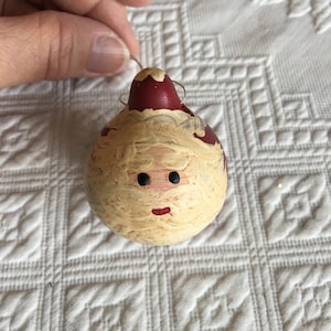 vintage Gourd Santa Clause. Petite gourde peinte à la main Santa. Ornement de Santa de modèle de cottage.