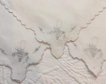 Vintage Set of 3 Flower Basket Embroidered Linen Napkins with Scalloped Edges. French Knots for Basket Handle. Satin Stitched Flowers.