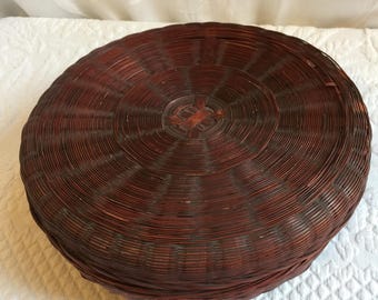 Vintage Wicker Basket: Round Chinese Design, Red Green Trim