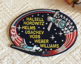 Jahrgang NASA STS-101 Space Shuttle Patch genäht: Halsell, Horowitz, Helms, Usachev, Voss, Weber, Williams. Genähte Shuttle und Space Lab.