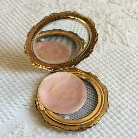 ヴィンテージ ストラットン コンパクト イングランド。パウダー