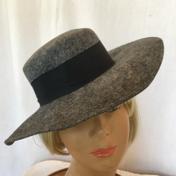 Vintage Fedora Style Gray Wool Felt Hat With Wide Black  display picture 2