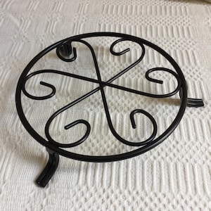 Vintage Wrought Iron Curled Wire Round Trivet with Three Curled Out Legs. Use on Counter, Table or Stove. Great Kitchen Decoration.