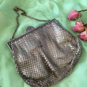 Vintage Silber Platte Mesh Abendtasche mit Art Deco Snap Verschluss Öffner. Silber Mesh Geldbörse Abendtasche.  Seide Futter.
