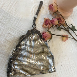 Vintage Silver Mesh Whiting Davis Abendtasche. 925 Silber Verzierter Jugendstil Rahmen. Maschengriff mit Schieber. Spiegel Vintage Haarnadeln.