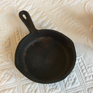 Vintage Cast Iron Miniature Skillet Pan. Use to Melt Butter or Hang on the Wall as Decoration. Charming Mini Cast Iron Frying Pan.
