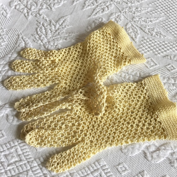 Vintage Crocheted Yellow Gloves with Button at Wr… - image 6