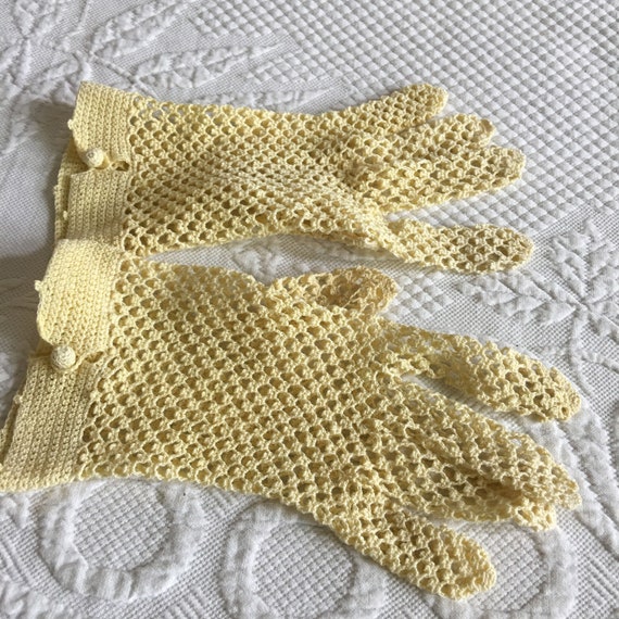 Vintage Crocheted Yellow Gloves with Button at Wr… - image 5