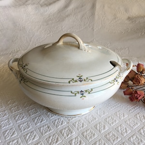 Vintage Antique Mercer China Round 9 3/4" Serving Bowl or Soup Tureen. Transferware Leaf, Berry, Line Design. Deep Crackling. Side Handles.