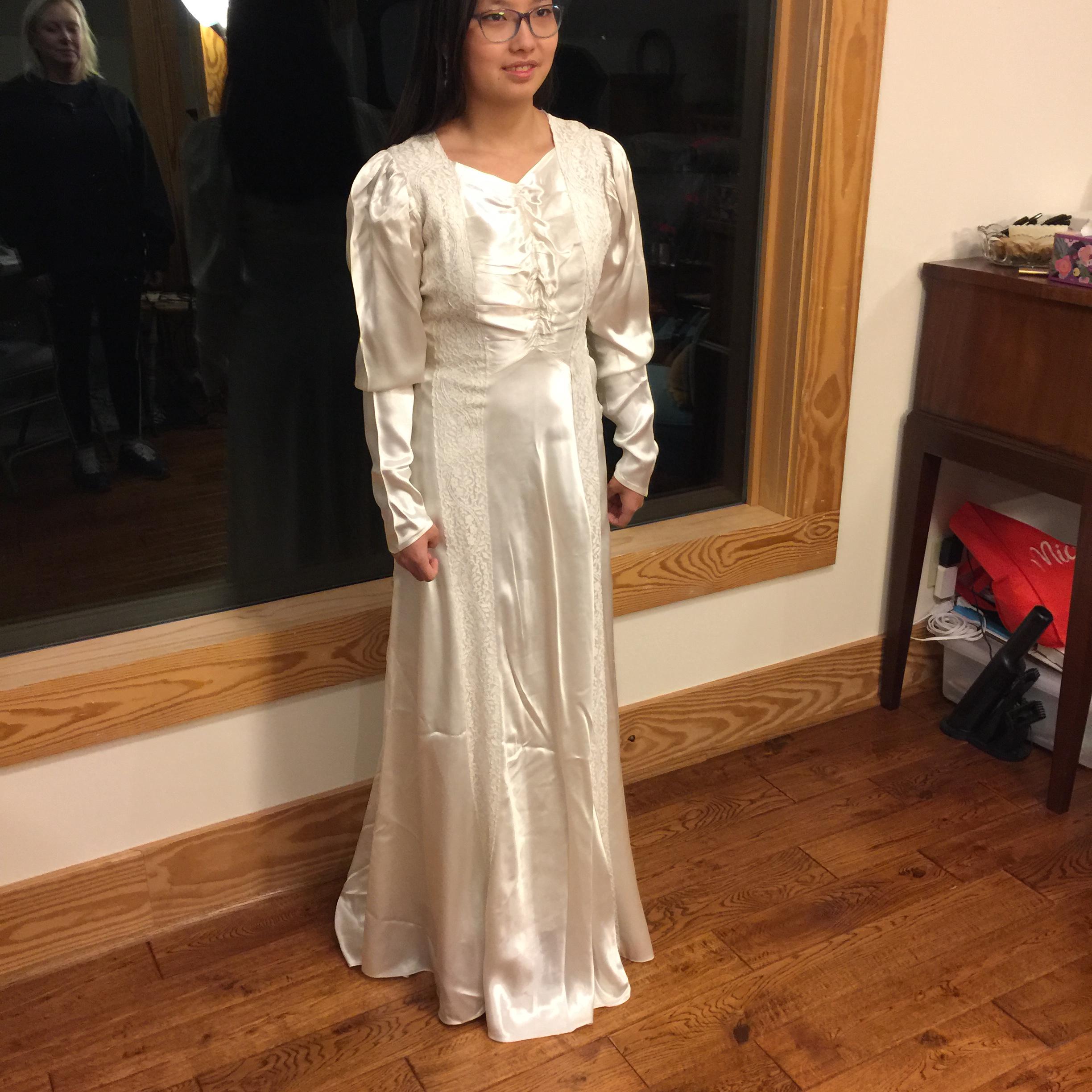 Antique 1939 Art Deco Silk Charmeuse Wedding Dress. Ruche Silk w/ Skirt Joining at Point in Front. Side Zipper. Includes Silk Slip. Antique 1939 Art Deco Silk Charmeuse Wedding Dress. Ruche Silk w/ Skirt Joining at Point in Front. Side Zipper. Includes Silk Slip.