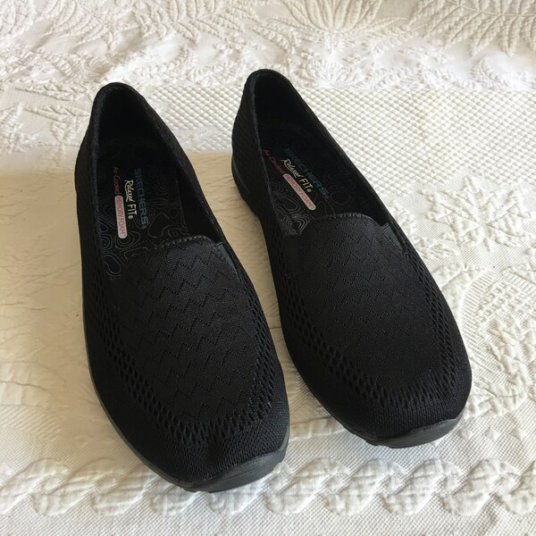 Skechers Relaxed Fit Air-Cooled Memory Foam Ladies Size 10 Stretch Shoes. Never Worn. U.K.7, EUR40, CM27 or BRA40. Black Rubber Soles.