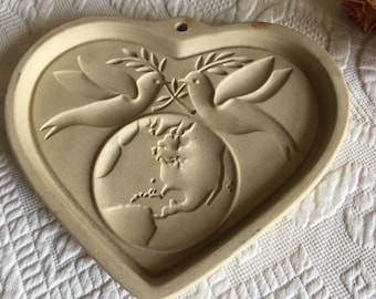 Vintage 2002 Stoneware Cookie Mold From The Pampered Chef. Peace on Earth Heart Mold, Family Heritage Stoneware. Use or Display.