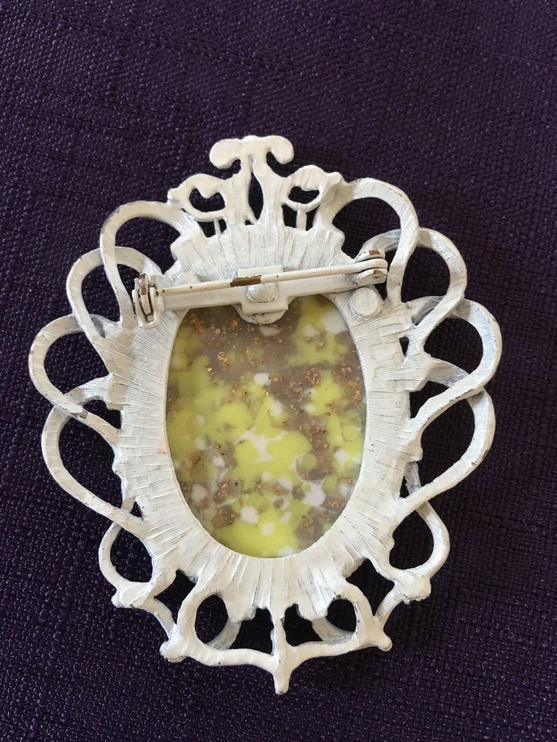 Enamel Metal Feminine White Pin Brooch. Vintage White Enameled Pin Brooch with Green Gold and White Stone