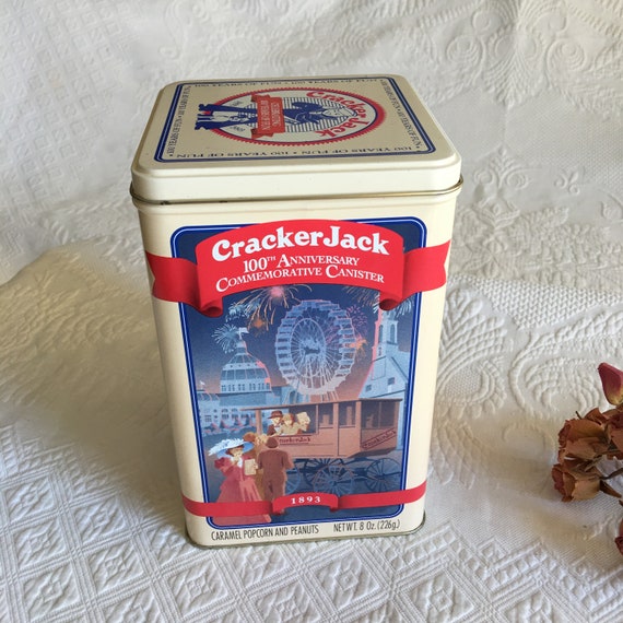 1993 年ヴィンテージのクラッカー ジャック 缶。楽しい缶の 100 周年を 
