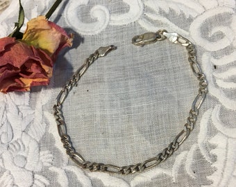 Vintage Gold Bracelet Buddy. Clip to One End of Bracelet and Hold in The Hand with The Bracelet While Your Other Hand Hooks The Clasp.