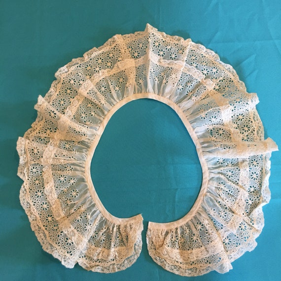 Vintage 5 1/2" Wide Peter Pan Style Sheer Collar.… - image 1