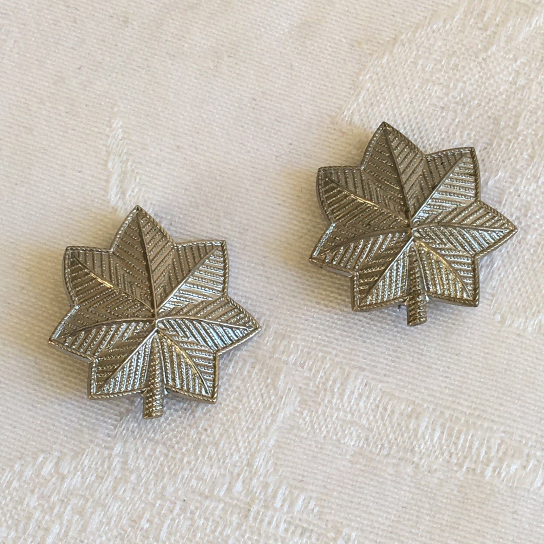 Vintage U.S. Military Oak Leaf. Set of Two Oak Leaves Rank Insignia Metal Silver Finish Maple