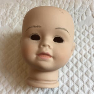 Vintage Jungen-Gesicht Puppenkopf Markiert # 360B. Handgemalte Lippen, Augenbrauen und Wimpern. Ideal für Puppen oder Display.