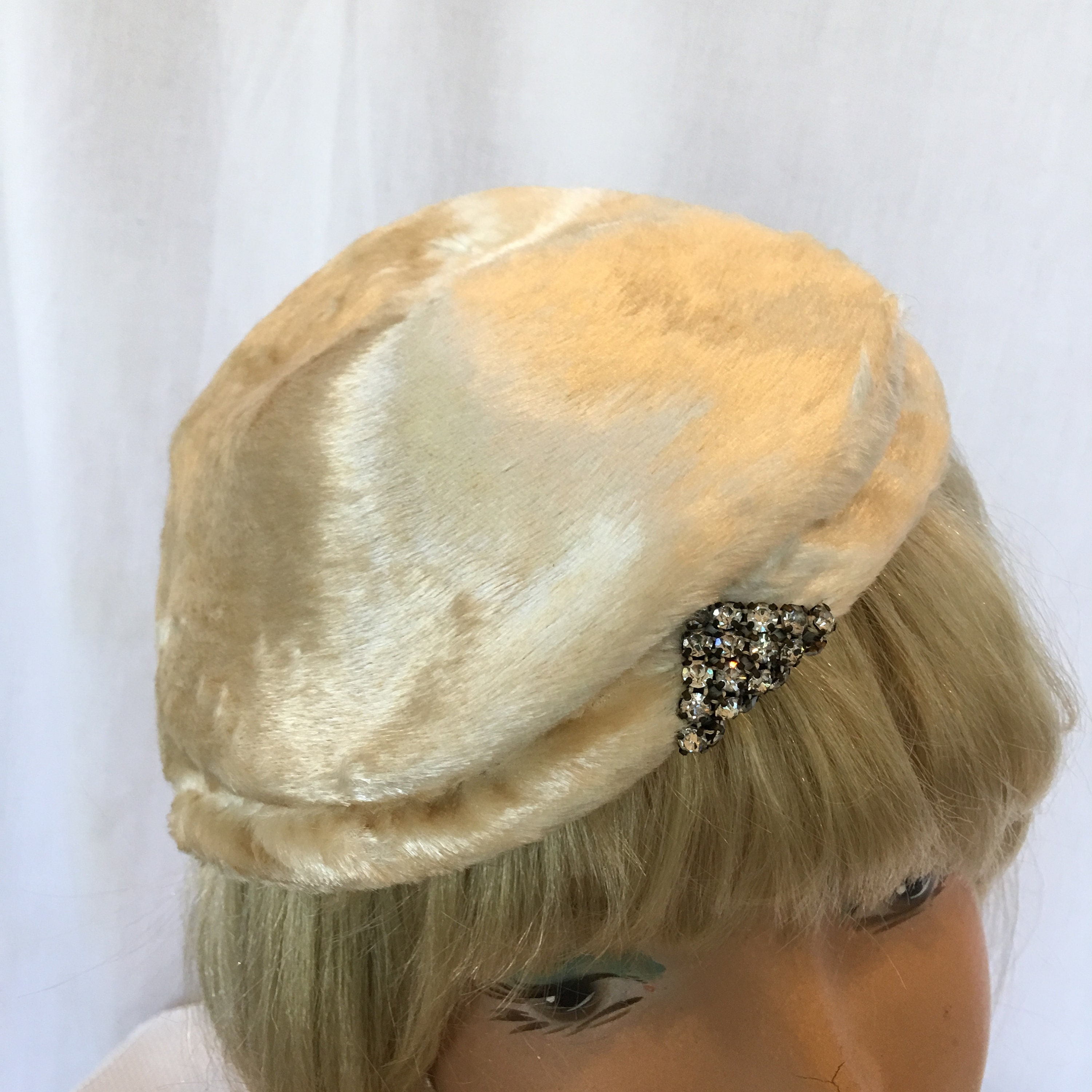 Vintage 1950s Creamy White Fuzzy Hat With Rhinestones