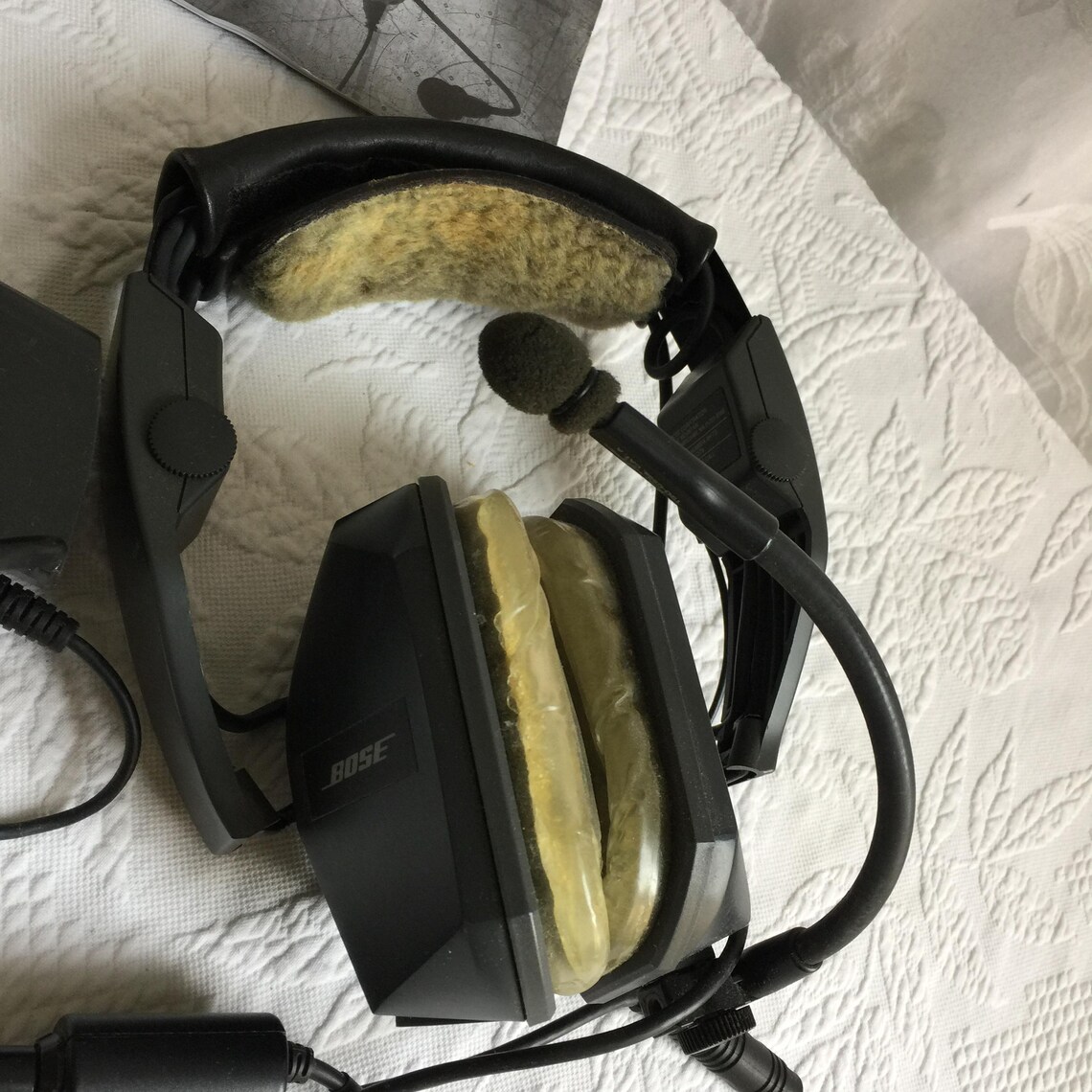 Vintage 1997 Bose Aviation Headset Series II. Interconnect Plug, Microphone Boom, Alkaline Battery Pack, Replaceable Ear Cushions., foto 2 di 5