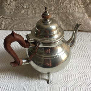 Vintage Pewter Williamsburg Kirk Stieff DW 30 Teapot with Wooden Handle and Top Knob. Colonial Style Pewter Teapot.