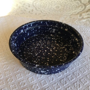 Vintage Enamelware Bowl. Navy and White or Gray and White Raised Bottom, Straight Sided Bowls. Speckled Spatterware/Enamelware Tole Metal.