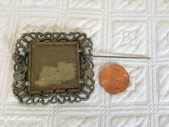 Brooch frame new arrivals