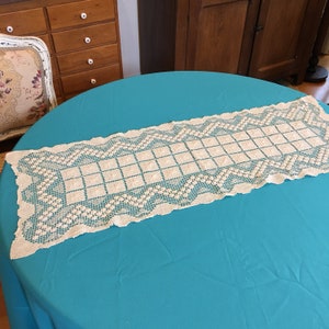 Vintage Lace Table Runner With Scalloped Design Inside. Lace Doily, Beautiful, Feminine Lace Table Runner. String Crochet.