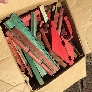 Vintage Box of Lincoln Logs. 5 lb 14 oz Box of Lincoln Logs. 11&quot; X 11&quot; X 6 1/2&quot; Box of Logs w/ Green Roof & Red Angled Multi Sized Roof Pc.
