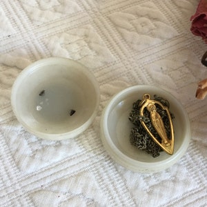 Vintage Religious Icon Pendent Necklace. Ornate Plastic Container With Woman. Says: Saneta Franc XAV. CABRINI. Unique Little Collectible.