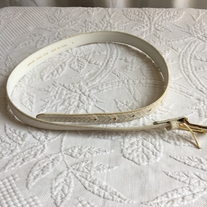 Vintage Womans Snakeskin White Belt with Gold Tone Buckle. Genuine Snake Skin Made in China.