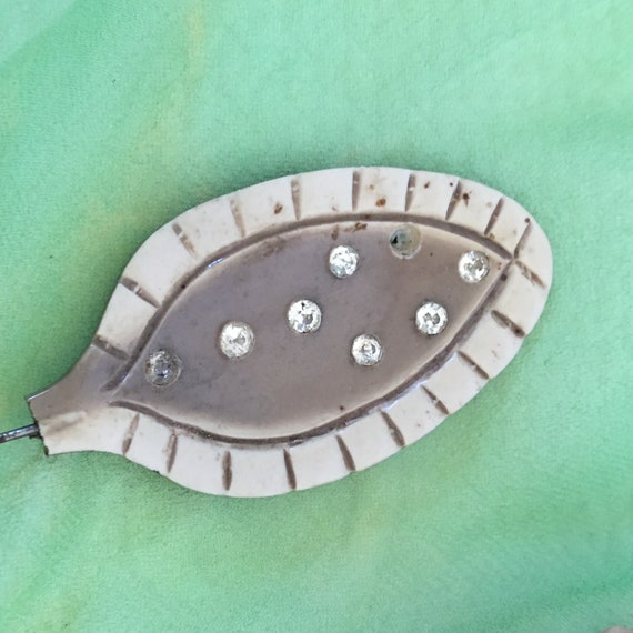 Vintage Deco Leaf Celluloid Hat Pin. Beige and Cr… - image 2