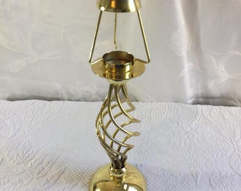 Vintage Gold Messing wie Finish Votiv Kerzenhalter mit wirbelndem Metall Design. Spiral Design.