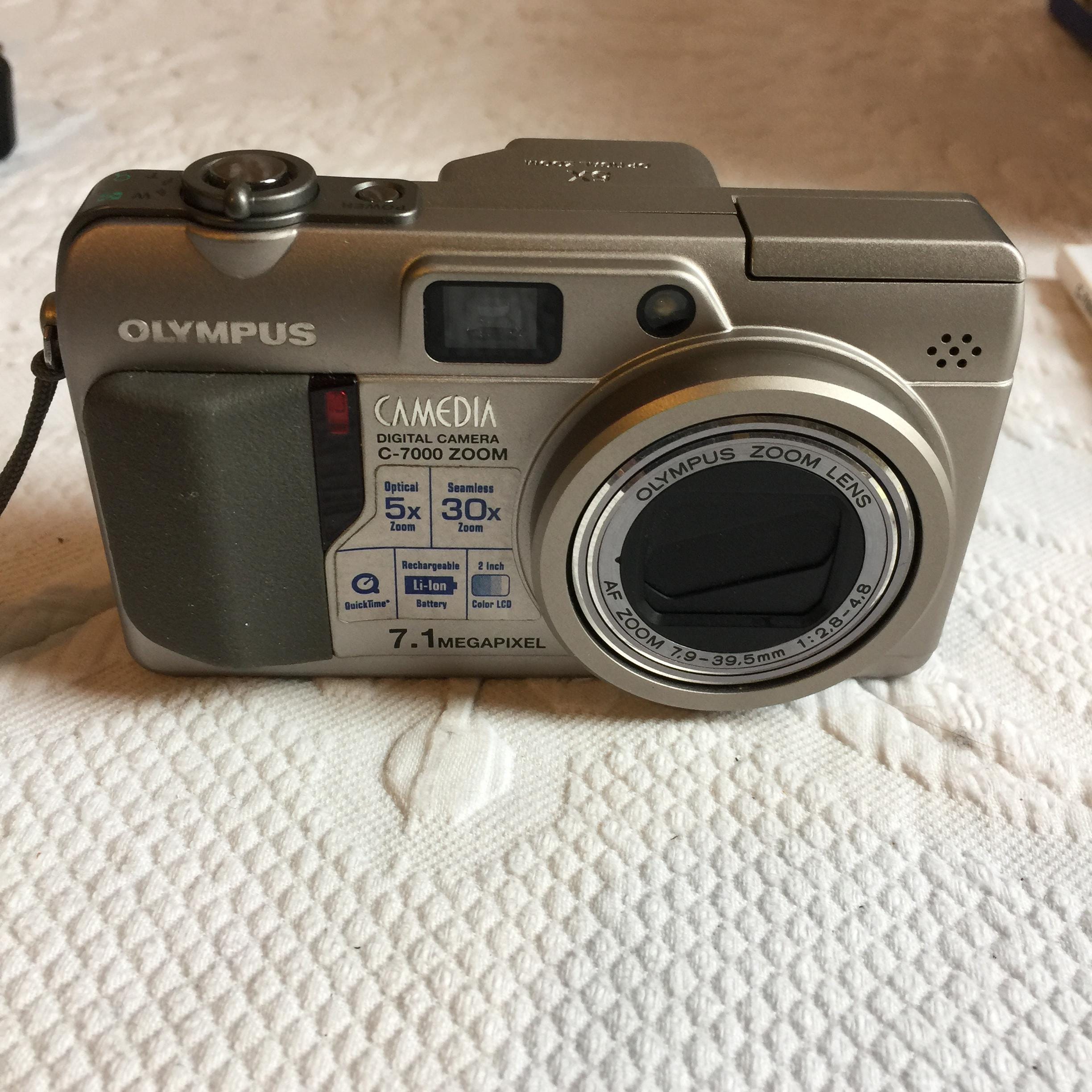 Vintage Olympus Camedia Digital Camera C-7000 Zoom, 7.1