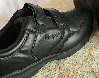 Propet Mens Life Walker Strap Sneaker, Black Size 12M or US 12 D. Never Used. Great for Easy On Easy Off Work Shoes. Comfortable Work Shoe.