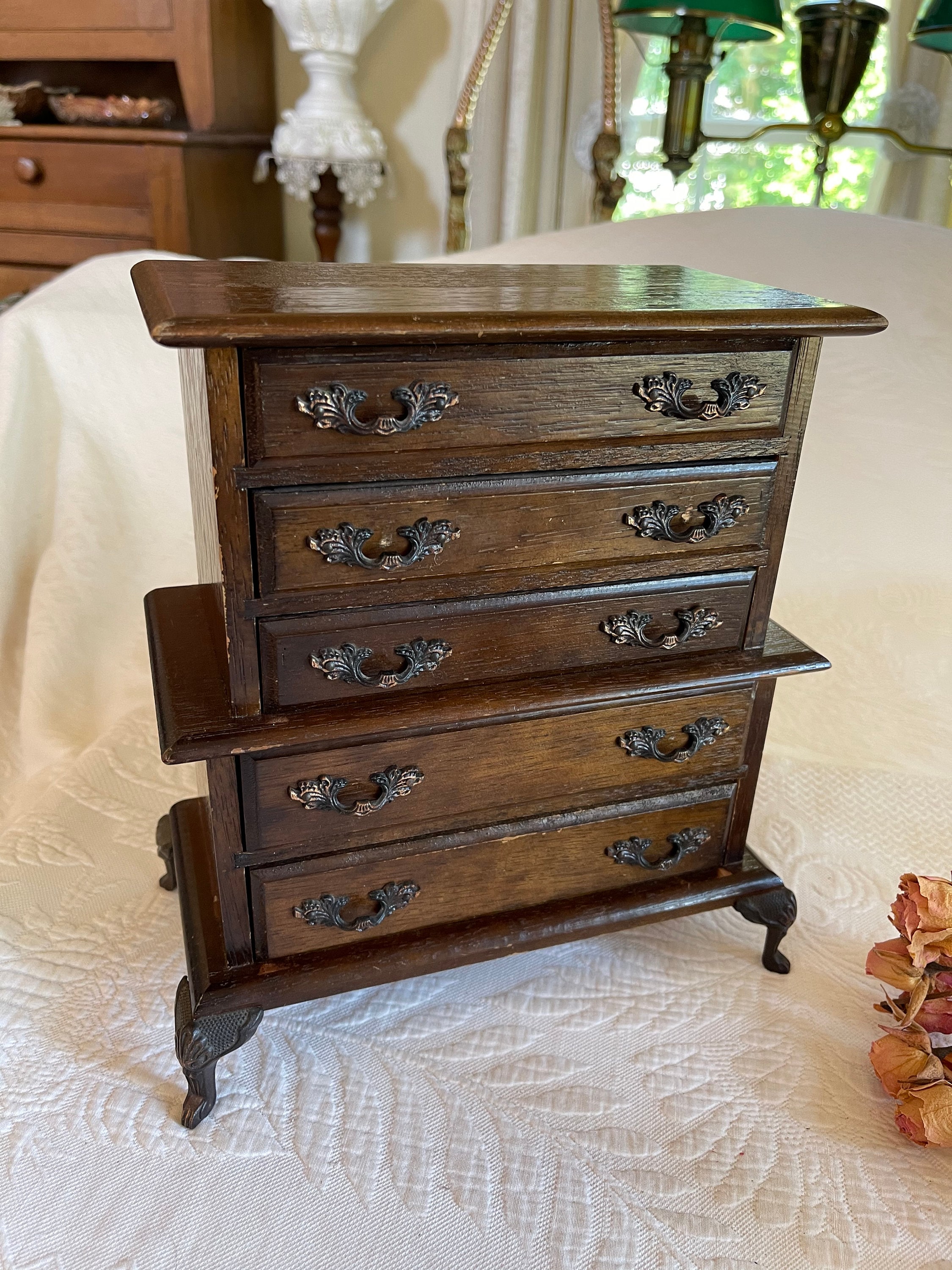 jewelry dresser