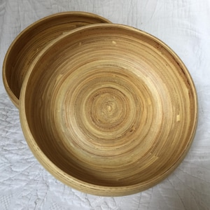Acht-Zoll-Bambus und Holz lackierte dekorative Schüssel. Blondes Holz von LifeStyle. Oder wählen Sie Parquet Pressed Bamboo Bowl. Küche Obstschale.