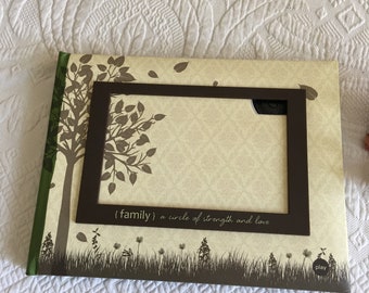Familiefotoalbum met opneembare boodschap van 10 seconden. Printz, Ltd. Ruimte voor 12- 5 1/2 "X 3 1/2" Foto's onder plastic.  Foto 's.