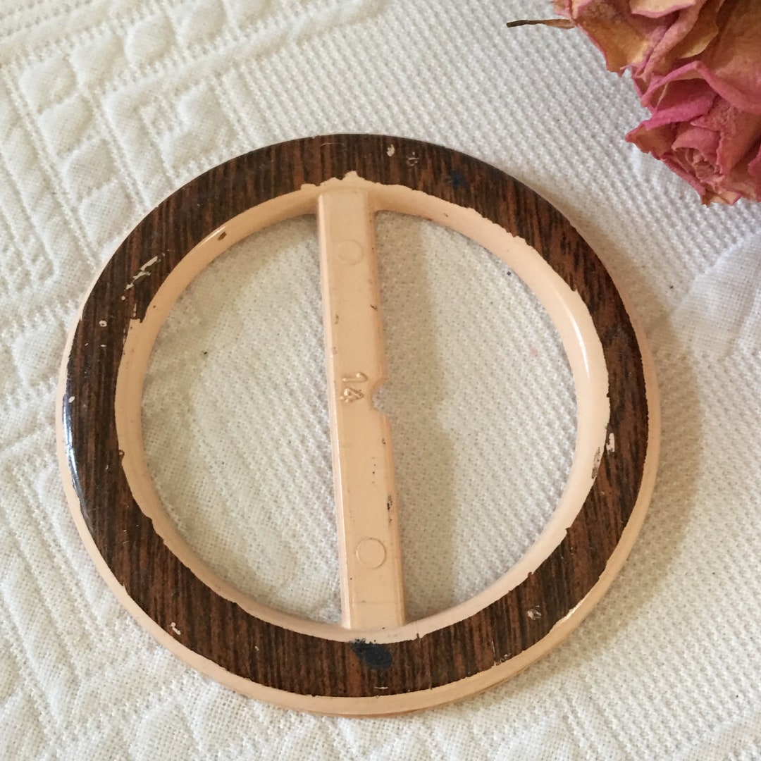 Vintage Round Belt Buckle. 1950s Cream and Wood Grain on Top of Belt