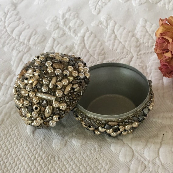 Vintage Silver Metal Bead Covered Round Trinket Box. Beaded Dresser Box for  Pins or Small Items. - Etsy