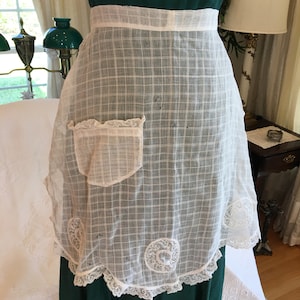 Vintage pure gecontroleerd gevoerd katoen en kant schort. White Lady&#39;s Tea Schort. Mooie vrouwelijke dressy schort. Geschulpte Bodem met Zak.