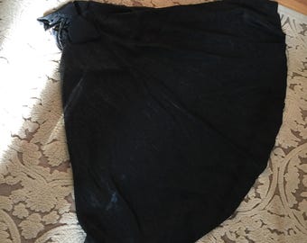 Falda vintage de satén de acetato negro con efecto mojado y diseño tipo leopardo. 10 paneles y lazo incorporado, cremallera de 16,5 cm a la altura de la cintura (58 cm).